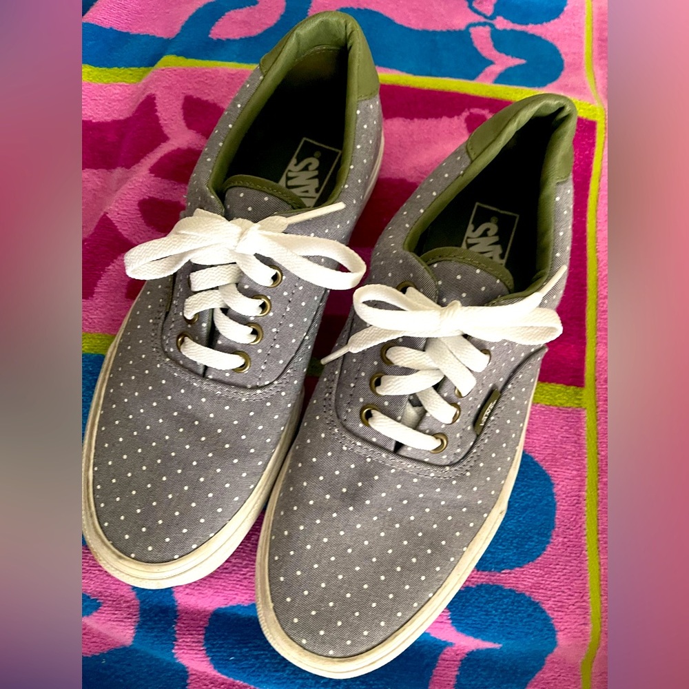 🎉VANS Stylish Unisex Sneakers!!🎉